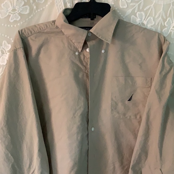🤎 Nautica Vintage Oxford dress shirt. 🤎 - Picture 2 of 4